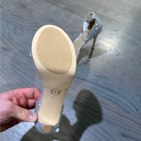 Women’s Michael Kors Shoes. BRAND NEW. NEVER WORN. Size 7.5. - Picture 3 of 5